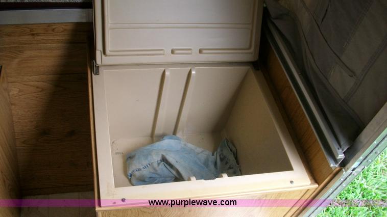 image for item D1048 1995 Palomino colt pop-up camper