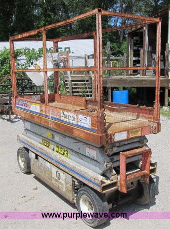image for item F4949 1995 Skyjack 3220 electric scissor lift
