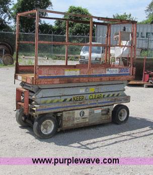 image for item F4949 1995 Skyjack 3220 electric scissor lift