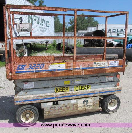 image for item F4949 1995 Skyjack 3220 electric scissor lift