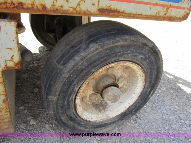 image for item F4949 1995 Skyjack 3220 electric scissor lift