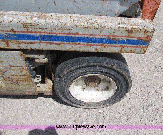 image for item F4949 1995 Skyjack 3220 electric scissor lift