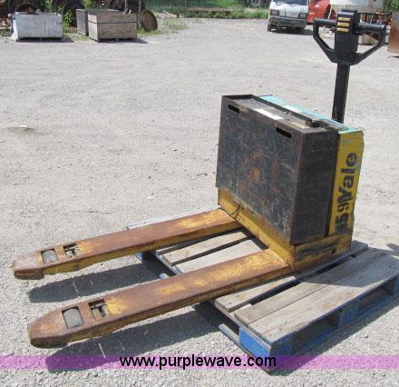 image for item F4950 1999 Yale MPB040ACN power pallet jack