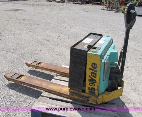 image for item F4950 1999 Yale MPB040ACN power pallet jack