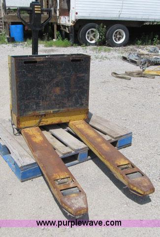 image for item F4950 1999 Yale MPB040ACN power pallet jack