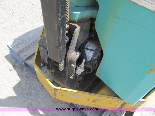 image for item F4950 1999 Yale MPB040ACN power pallet jack