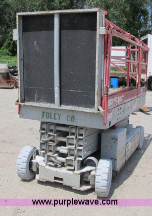 image for item F4952 1999 Mec 2548 HT electric scissor lift