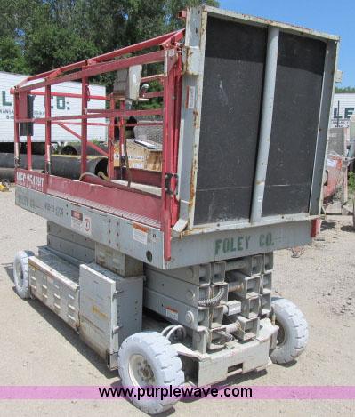 image for item F4952 1999 Mec 2548 HT electric scissor lift