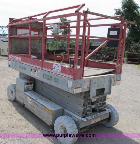 image for item F4952 1999 Mec 2548 HT electric scissor lift