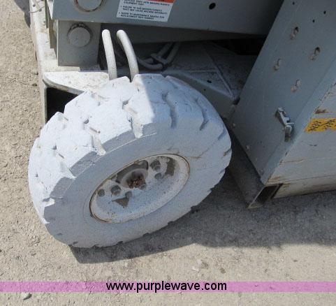 image for item F4952 1999 Mec 2548 HT electric scissor lift