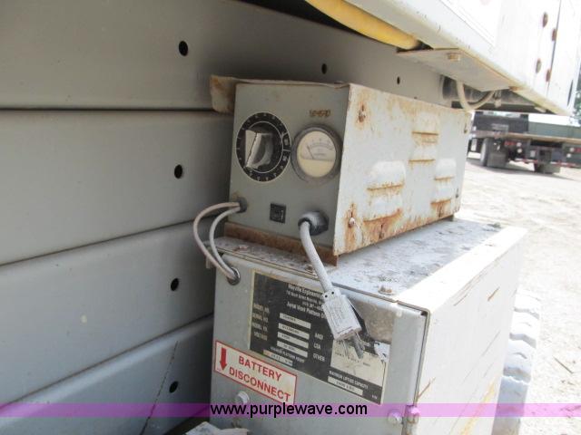 image for item F4952 1999 Mec 2548 HT electric scissor lift