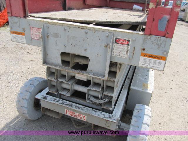 image for item F4952 1999 Mec 2548 HT electric scissor lift