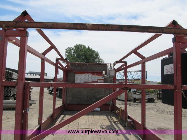 image for item F4952 1999 Mec 2548 HT electric scissor lift