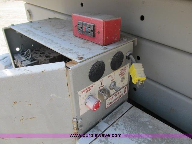 image for item F4952 1999 Mec 2548 HT electric scissor lift