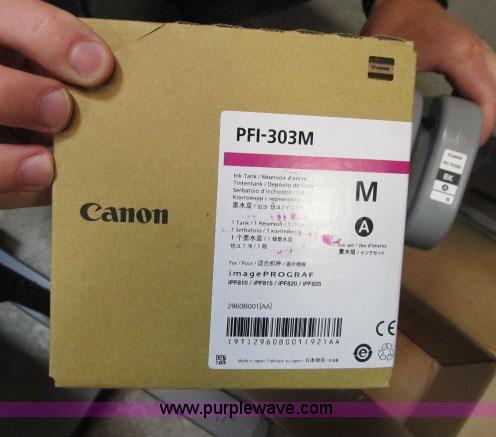 image for item F4954 Canon IPF820 wide format plotter