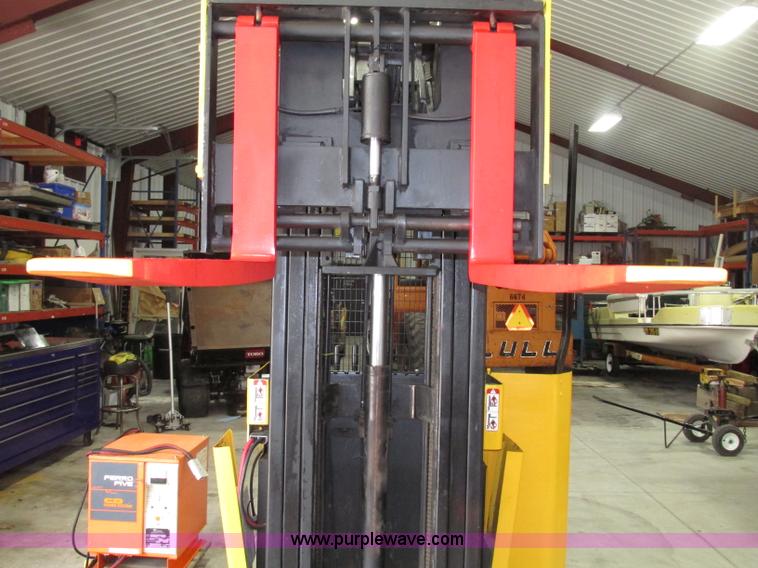 image for item F7408 Hyster N40ER electric forklift