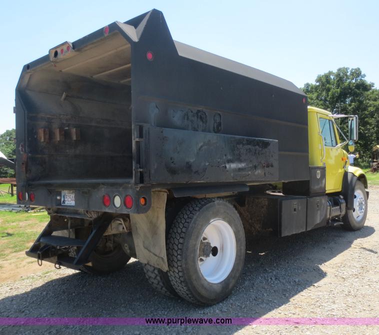 image for item F8291 1998 International 4700 chip bed truck