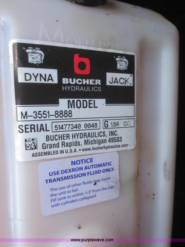 image for item F8291 1998 International 4700 chip bed truck