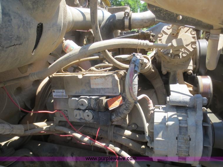 image for item F8291 1998 International 4700 chip bed truck