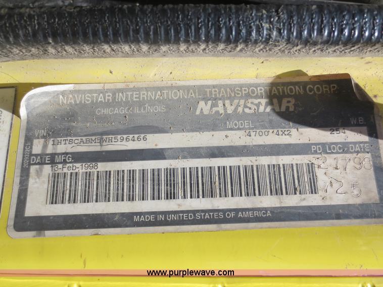 image for item F8291 1998 International 4700 chip bed truck