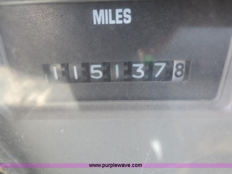 image for item F8291 1998 International 4700 chip bed truck