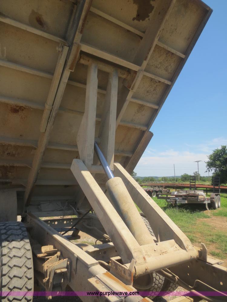 image for item F8291 1998 International 4700 chip bed truck