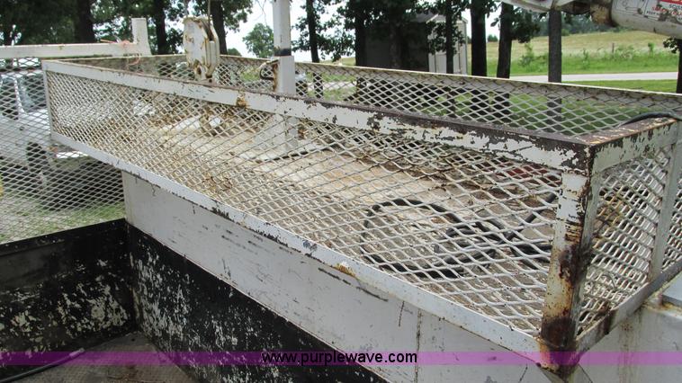 image for item G9279 12'L x 8'W service bed