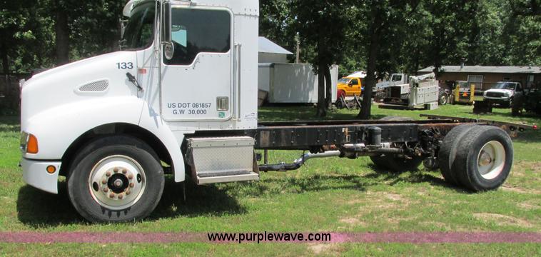 image for item G9280 1999 Kenworth T300 semi truck