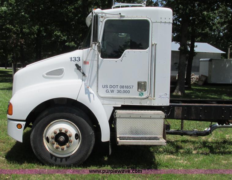 image for item G9280 1999 Kenworth T300 semi truck