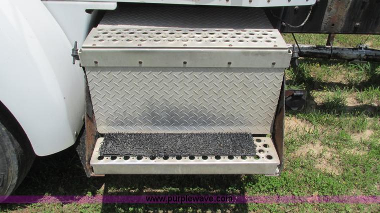 image for item G9280 1999 Kenworth T300 semi truck