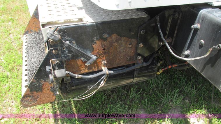 image for item G9280 1999 Kenworth T300 semi truck