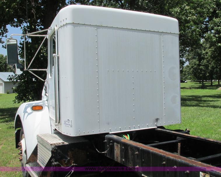 image for item G9280 1999 Kenworth T300 semi truck