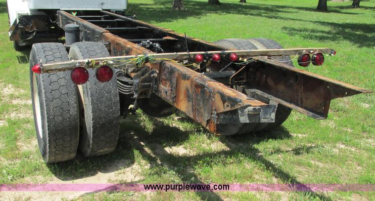 image for item G9280 1999 Kenworth T300 semi truck