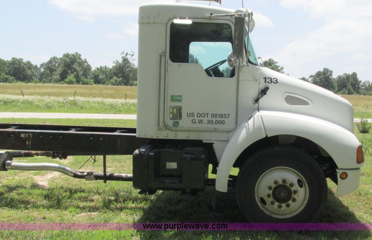 image for item G9280 1999 Kenworth T300 semi truck