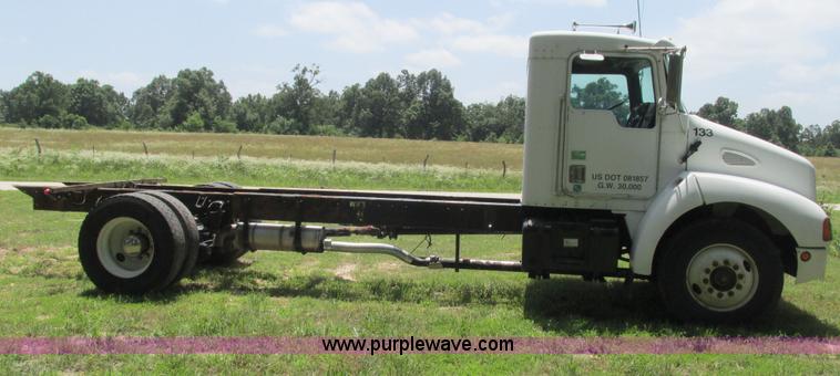 image for item G9280 1999 Kenworth T300 semi truck