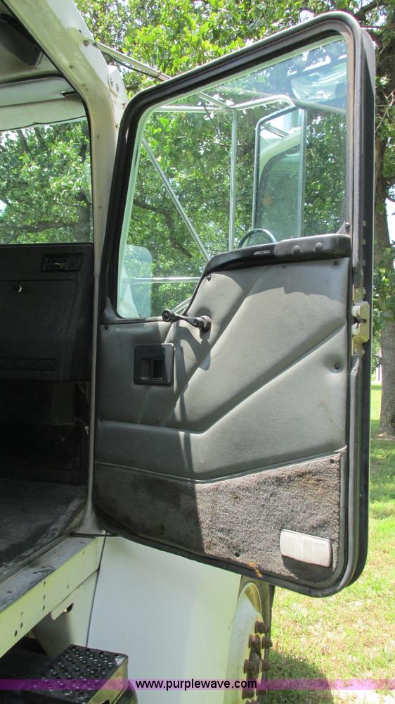 image for item G9280 1999 Kenworth T300 semi truck