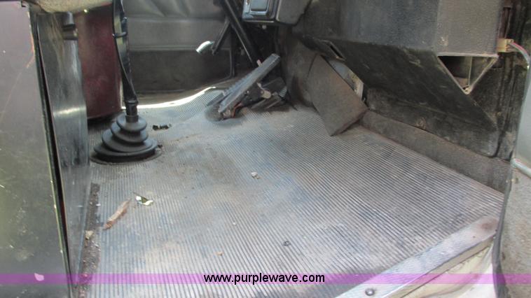 image for item G9280 1999 Kenworth T300 semi truck