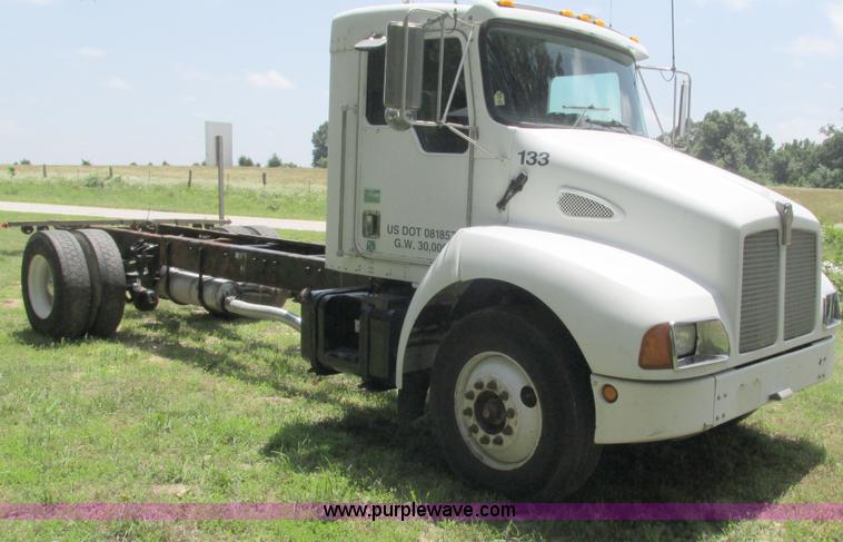 image for item G9280 1999 Kenworth T300 semi truck