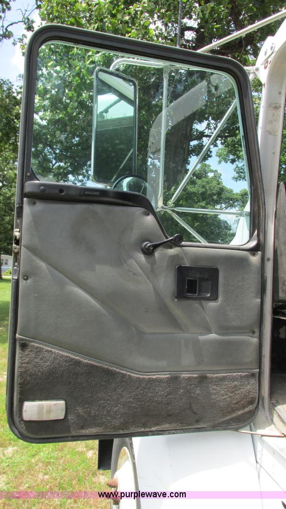 image for item G9280 1999 Kenworth T300 semi truck