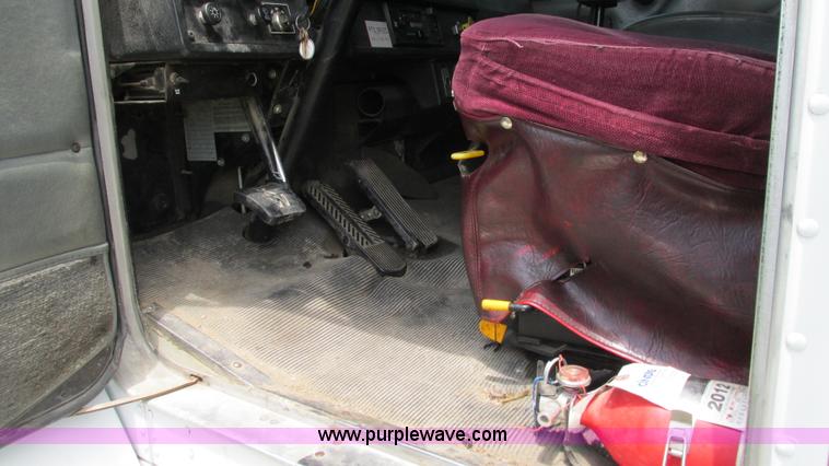 image for item G9280 1999 Kenworth T300 semi truck