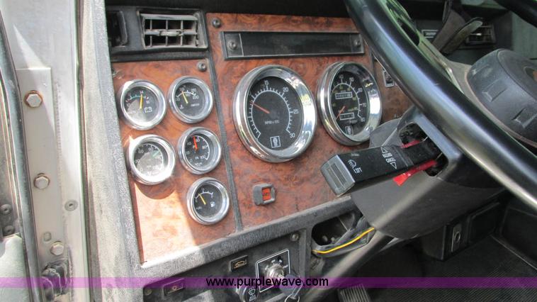 image for item G9280 1999 Kenworth T300 semi truck