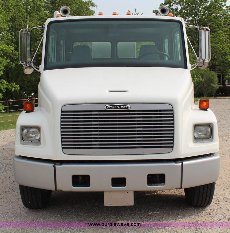 image for item H2715 2002 Freightliner FL70 Crew Cab flatbed truck