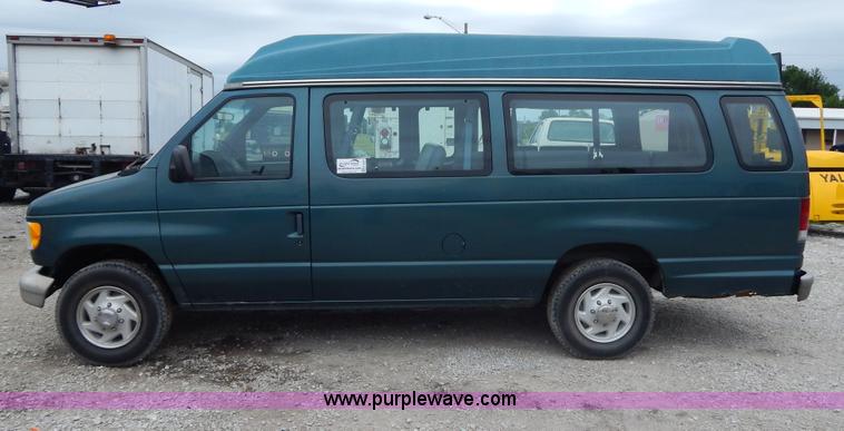 image for item H3320 1995 Ford Club Wagon van