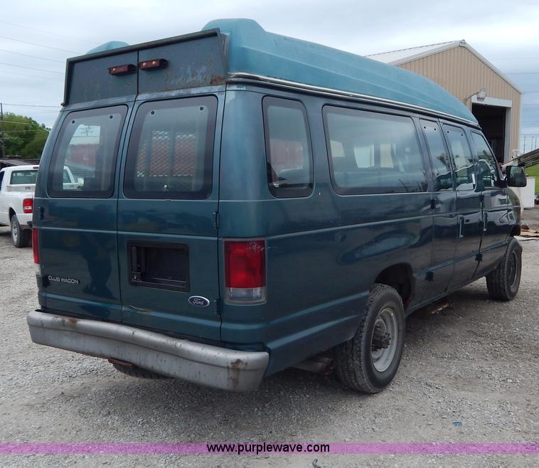 image for item H3320 1995 Ford Club Wagon van