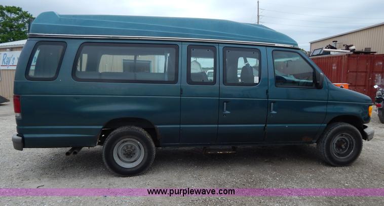 image for item H3320 1995 Ford Club Wagon van