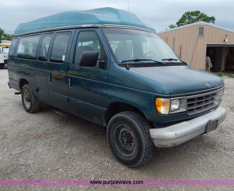 image for item H3320 1995 Ford Club Wagon van