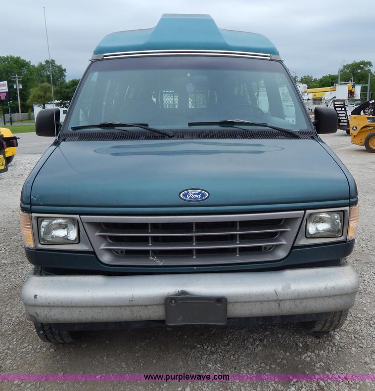 image for item H3320 1995 Ford Club Wagon van