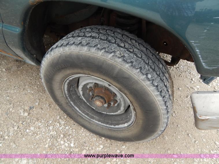 image for item H3320 1995 Ford Club Wagon van