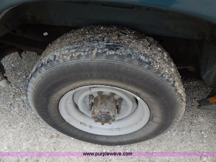 image for item H3320 1995 Ford Club Wagon van