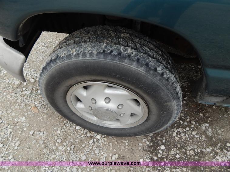 image for item H3320 1995 Ford Club Wagon van